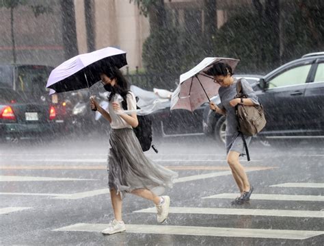 晚上下大雨|大雨繼續下！14縣市豪大雨特報恐一路下到晚上 